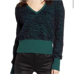 ASTR THE LABEL Green Zebra Print V-Neck Sweater size medium
